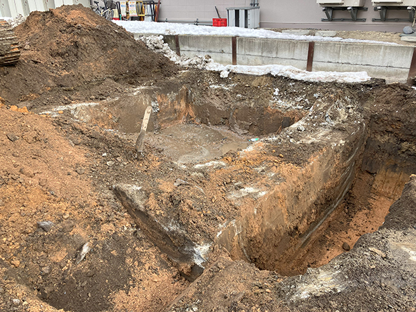 令和6年 4月 豊平区 埋設基礎撤去工事①